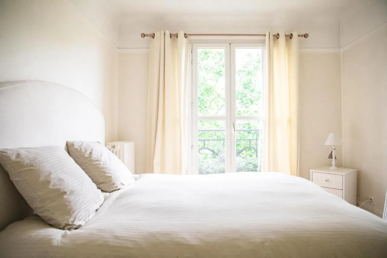 Romantic Nest